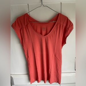 Toad & Co. V-neck T-Shirt in coral S
